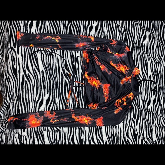 Super cropped flame tie up top cutout back - Picture 4 of 5